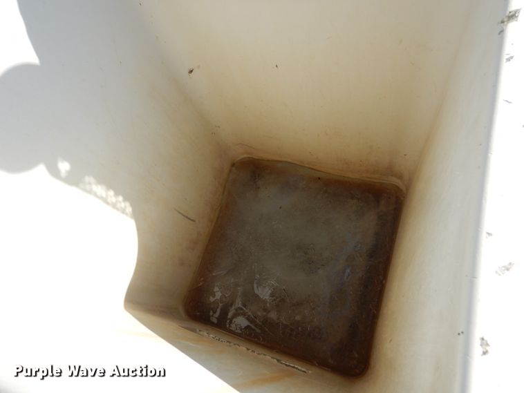 image for item FX9017 1993 International 4800 digger derrick truck