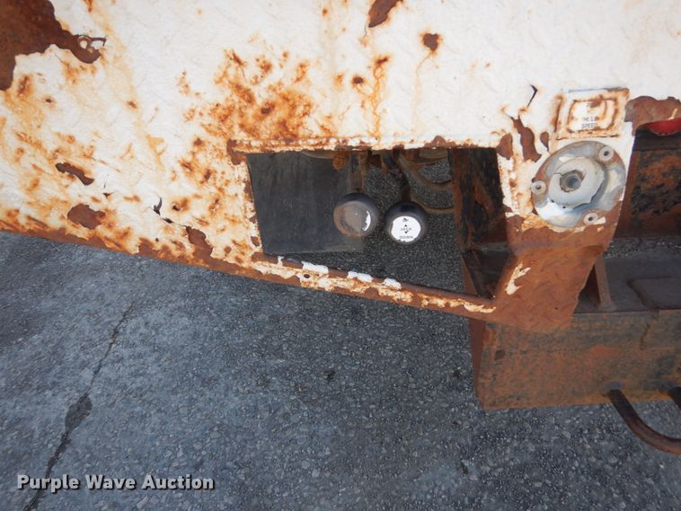 image for item FX9017 1993 International 4800 digger derrick truck