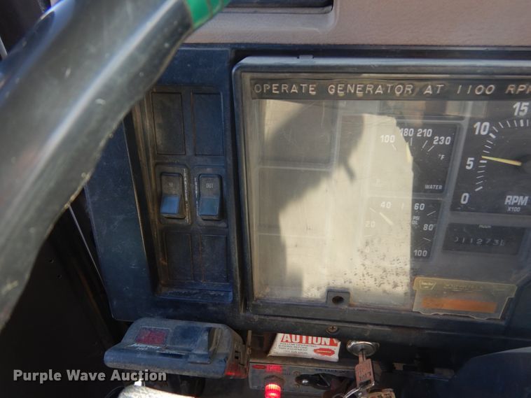 image for item FX9017 1993 International 4800 digger derrick truck