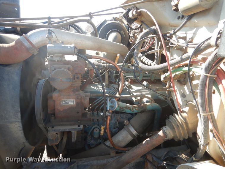 image for item FX9017 1993 International 4800 digger derrick truck