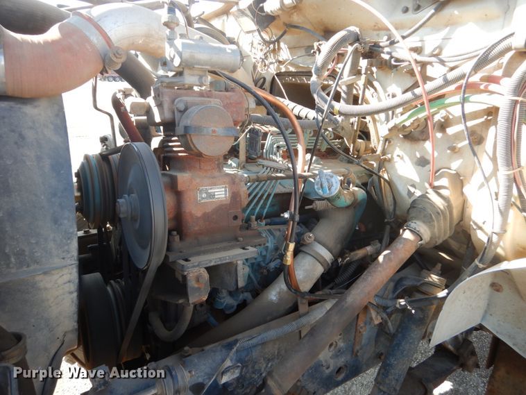 image for item FX9017 1993 International 4800 digger derrick truck