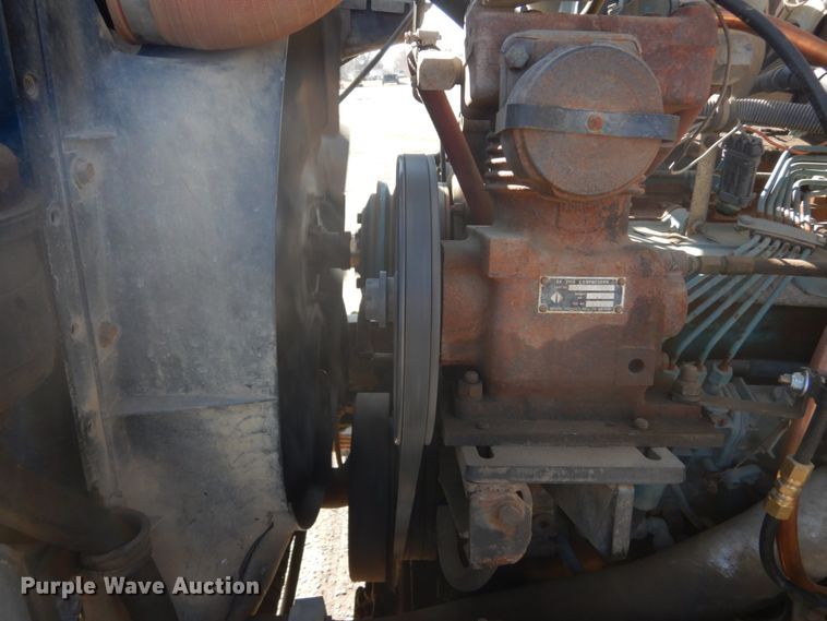 image for item FX9017 1993 International 4800 digger derrick truck