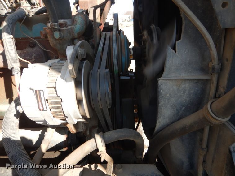 image for item FX9017 1993 International 4800 digger derrick truck