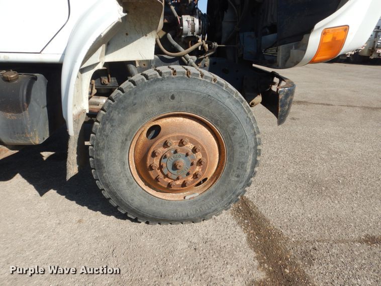 image for item FX9017 1993 International 4800 digger derrick truck