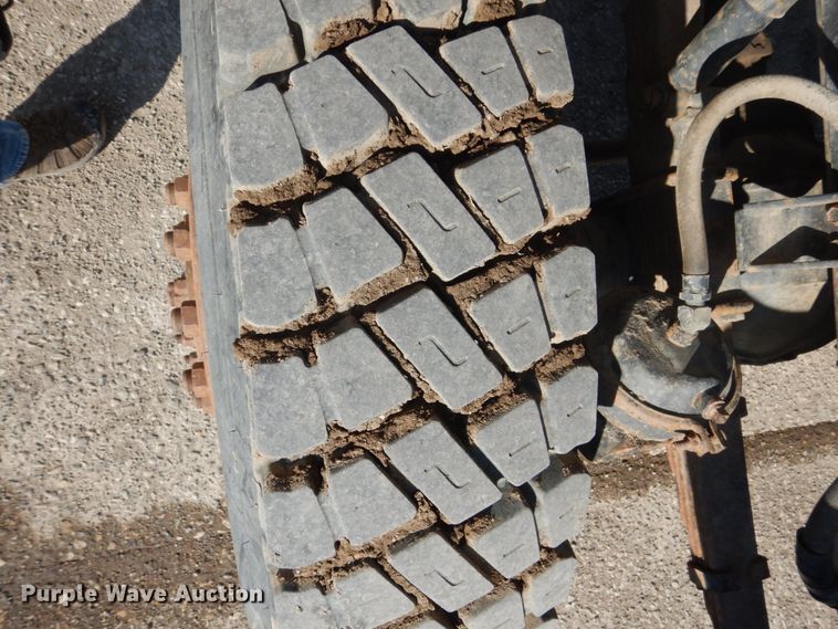 image for item FX9017 1993 International 4800 digger derrick truck