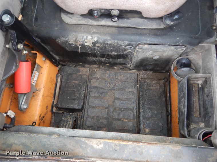 image for item FX9028 2015 Case SV280  skid steer loader