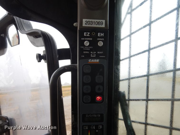 image for item FX9028 2015 Case SV280  skid steer loader