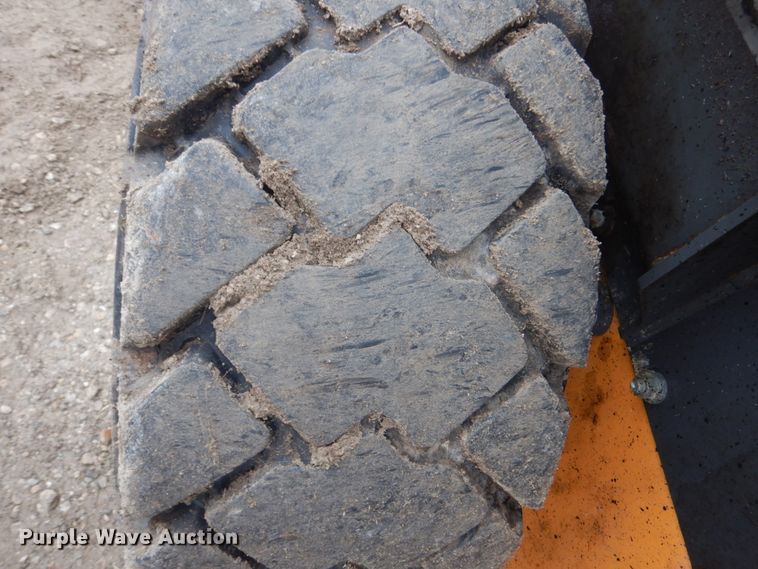 image for item FX9028 2015 Case SV280  skid steer loader