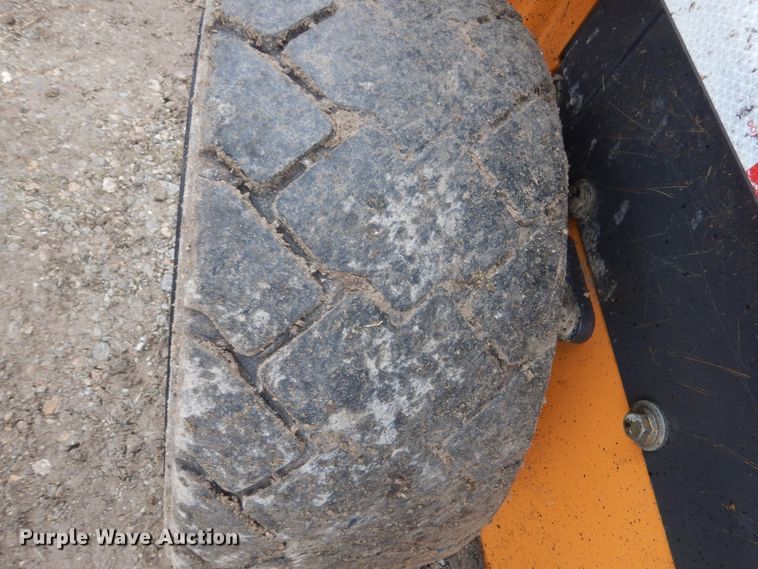 image for item FX9028 2015 Case SV280  skid steer loader