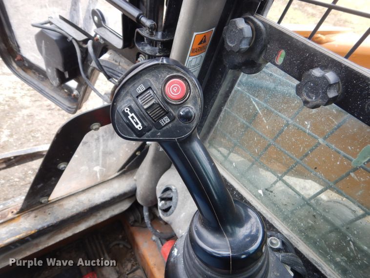 image for item FX9029 2015 Case SV280  skid steer loader