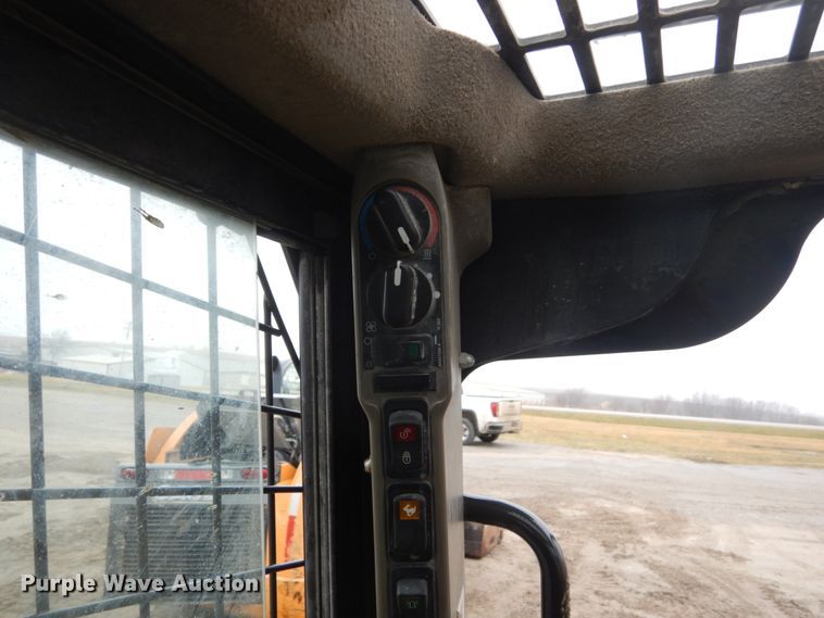 image for item FX9029 2015 Case SV280  skid steer loader