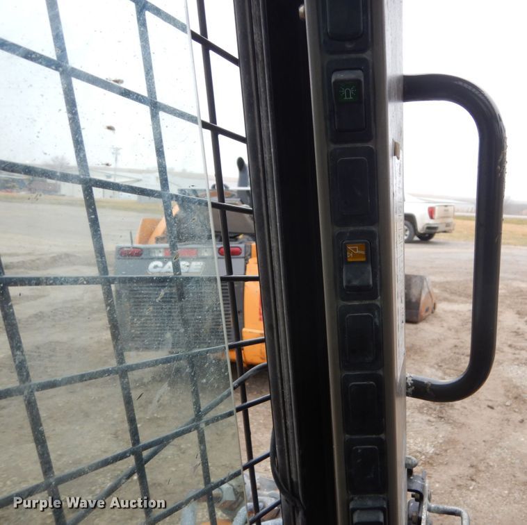 image for item FX9029 2015 Case SV280  skid steer loader