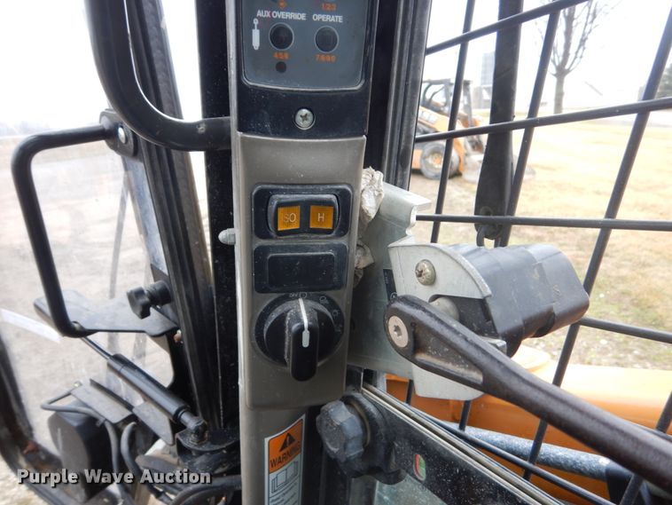 image for item FX9029 2015 Case SV280  skid steer loader