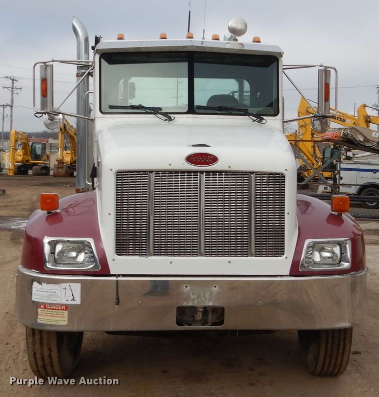 image for item FX9036 2005 Peterbilt 330 service truck with crane