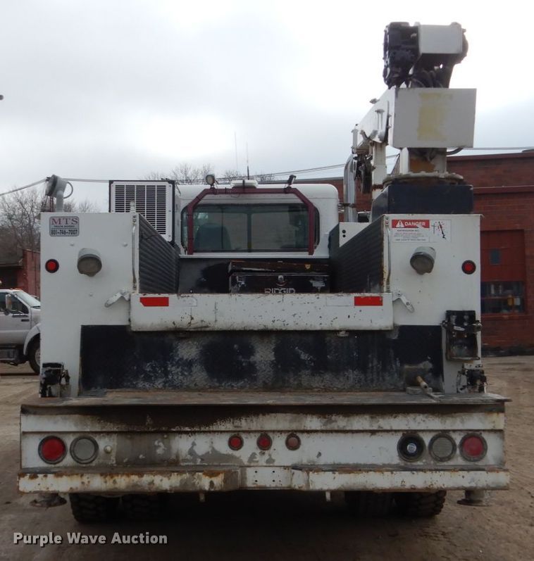 image for item FX9036 2005 Peterbilt 330 service truck with crane