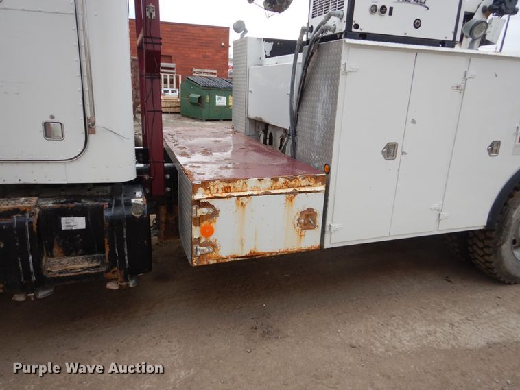 image for item FX9036 2005 Peterbilt 330 service truck with crane