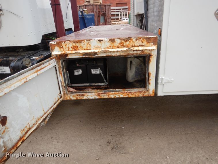 image for item FX9036 2005 Peterbilt 330 service truck with crane