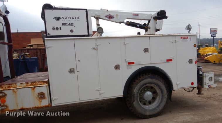 image for item FX9036 2005 Peterbilt 330 service truck with crane