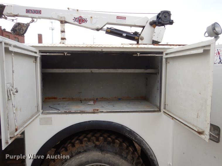 image for item FX9036 2005 Peterbilt 330 service truck with crane