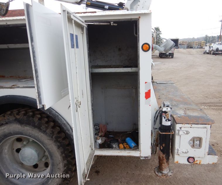 image for item FX9036 2005 Peterbilt 330 service truck with crane