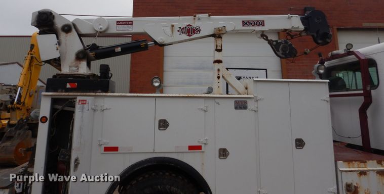 image for item FX9036 2005 Peterbilt 330 service truck with crane