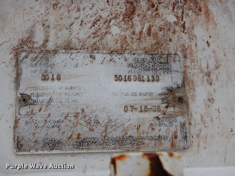 image for item FX9036 2005 Peterbilt 330 service truck with crane