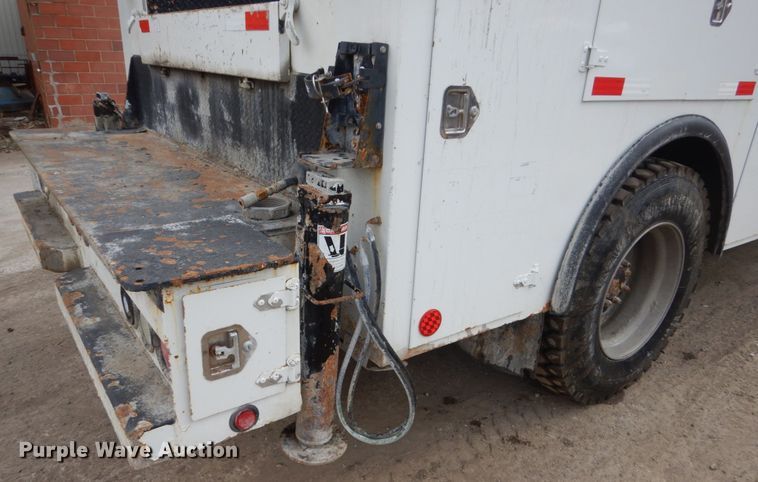 image for item FX9036 2005 Peterbilt 330 service truck with crane