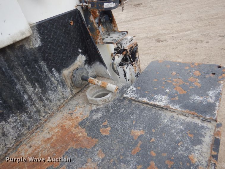 image for item FX9036 2005 Peterbilt 330 service truck with crane