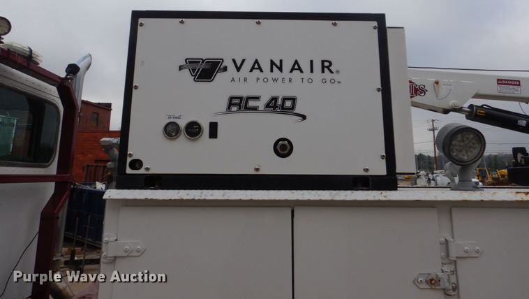 image for item FX9036 2005 Peterbilt 330 service truck with crane