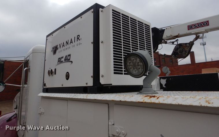 image for item FX9036 2005 Peterbilt 330 service truck with crane