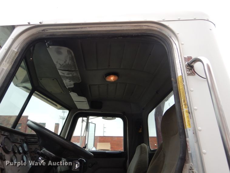 image for item FX9036 2005 Peterbilt 330 service truck with crane