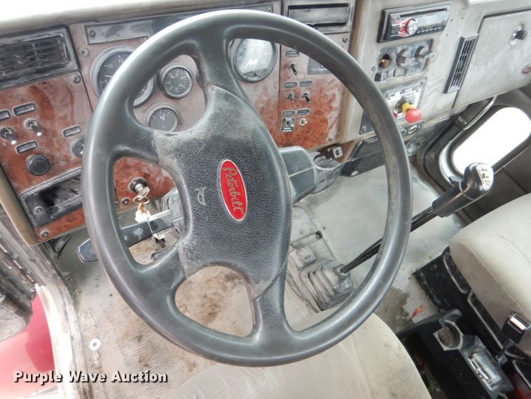 image for item FX9036 2005 Peterbilt 330 service truck with crane