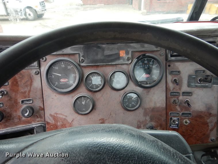 image for item FX9036 2005 Peterbilt 330 service truck with crane