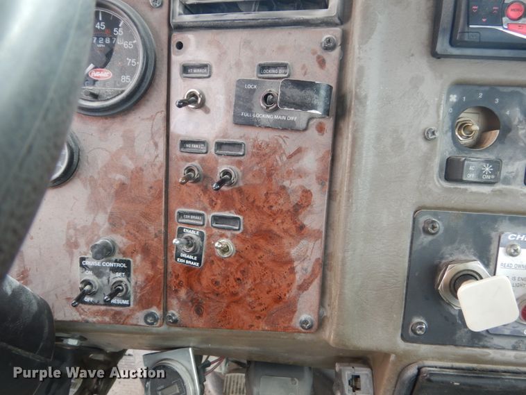 image for item FX9036 2005 Peterbilt 330 service truck with crane