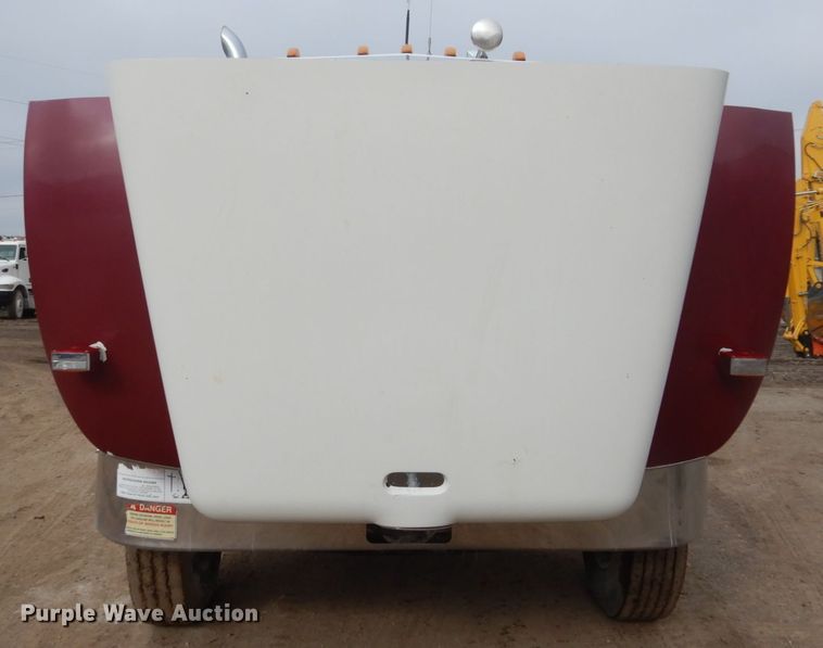 image for item FX9036 2005 Peterbilt 330 service truck with crane