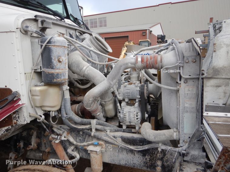 image for item FX9036 2005 Peterbilt 330 service truck with crane