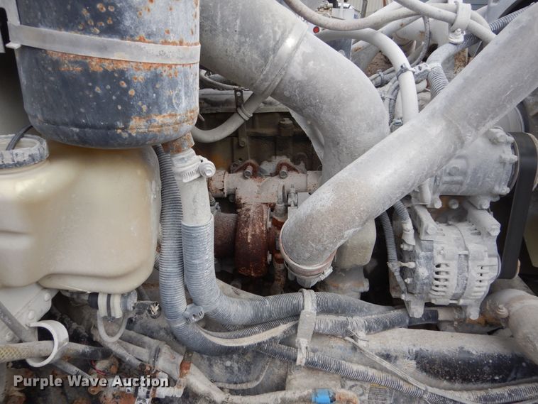 image for item FX9036 2005 Peterbilt 330 service truck with crane