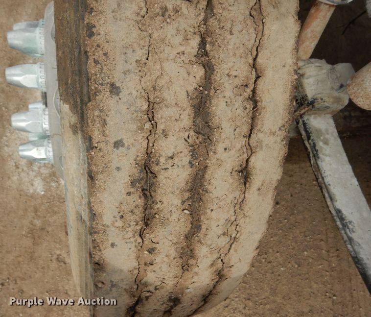 image for item FX9036 2005 Peterbilt 330 service truck with crane