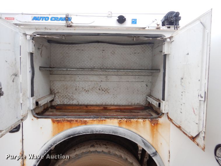 image for item FX9037 2006 Kenworth T300 service truck with crane