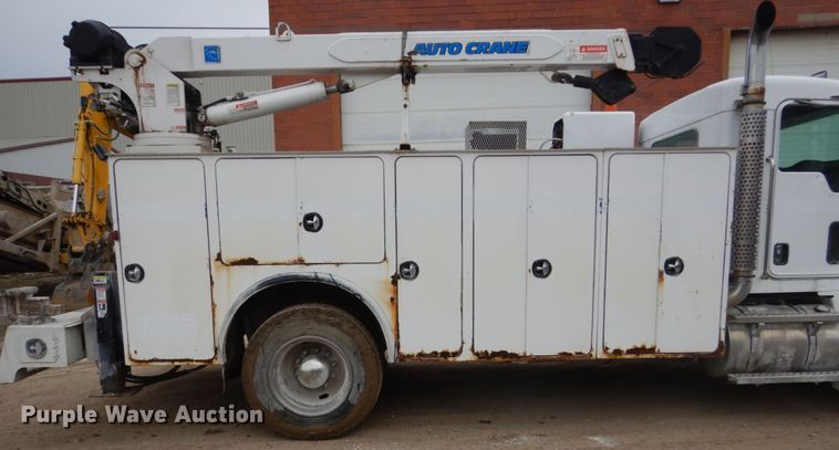 image for item FX9037 2006 Kenworth T300 service truck with crane