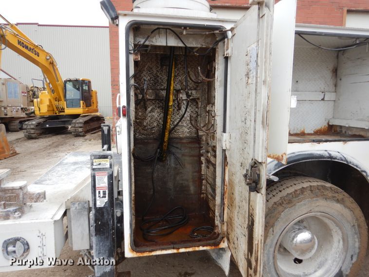 image for item FX9037 2006 Kenworth T300 service truck with crane