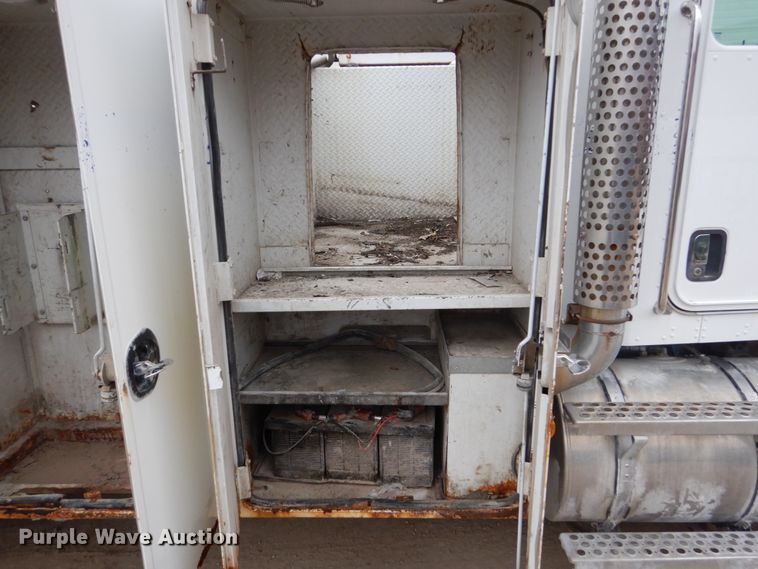 image for item FX9037 2006 Kenworth T300 service truck with crane