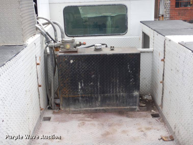 image for item FX9037 2006 Kenworth T300 service truck with crane