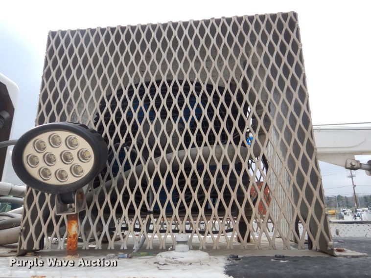 image for item FX9037 2006 Kenworth T300 service truck with crane