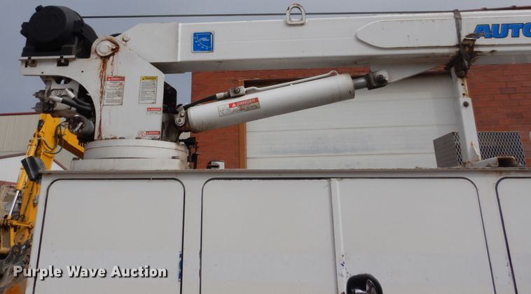 image for item FX9037 2006 Kenworth T300 service truck with crane