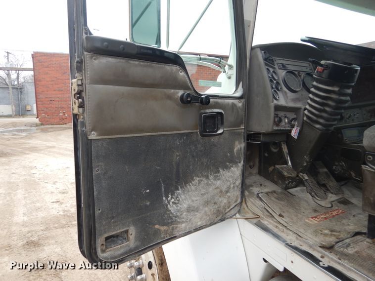 image for item FX9037 2006 Kenworth T300 service truck with crane