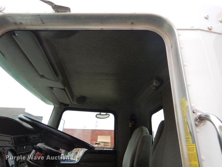 image for item FX9037 2006 Kenworth T300 service truck with crane