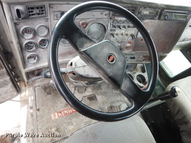 image for item FX9037 2006 Kenworth T300 service truck with crane