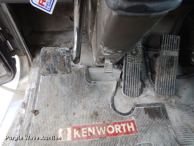 image for item FX9037 2006 Kenworth T300 service truck with crane