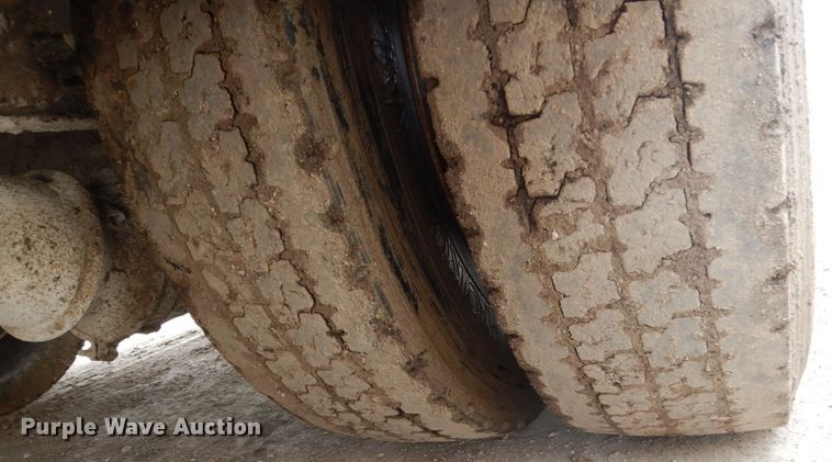 image for item FX9037 2006 Kenworth T300 service truck with crane